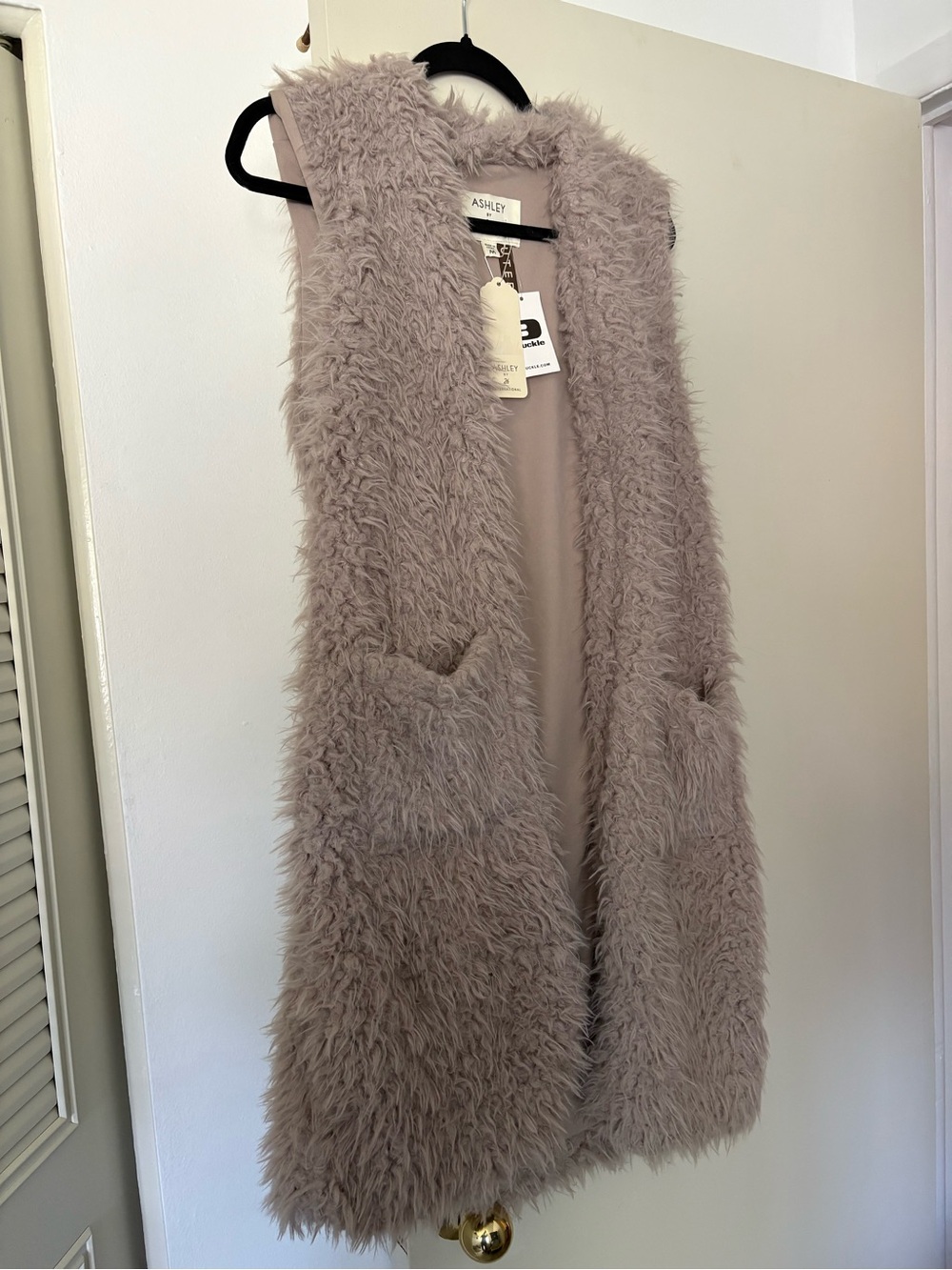 Ashley By 26 International Plush Faux Fur Vest in Dusty Mauve